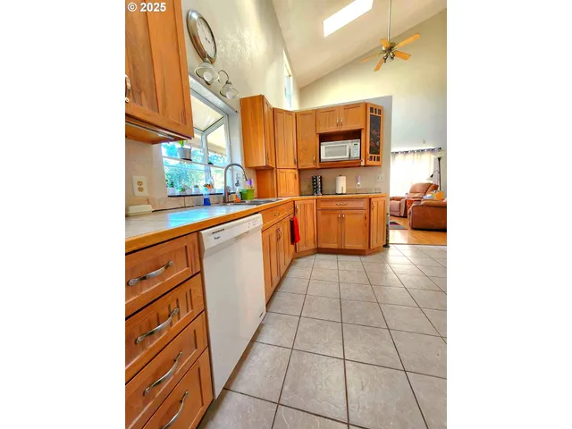 $335,000 | 100 Canyon View Drive, Canyonville, OR 97417