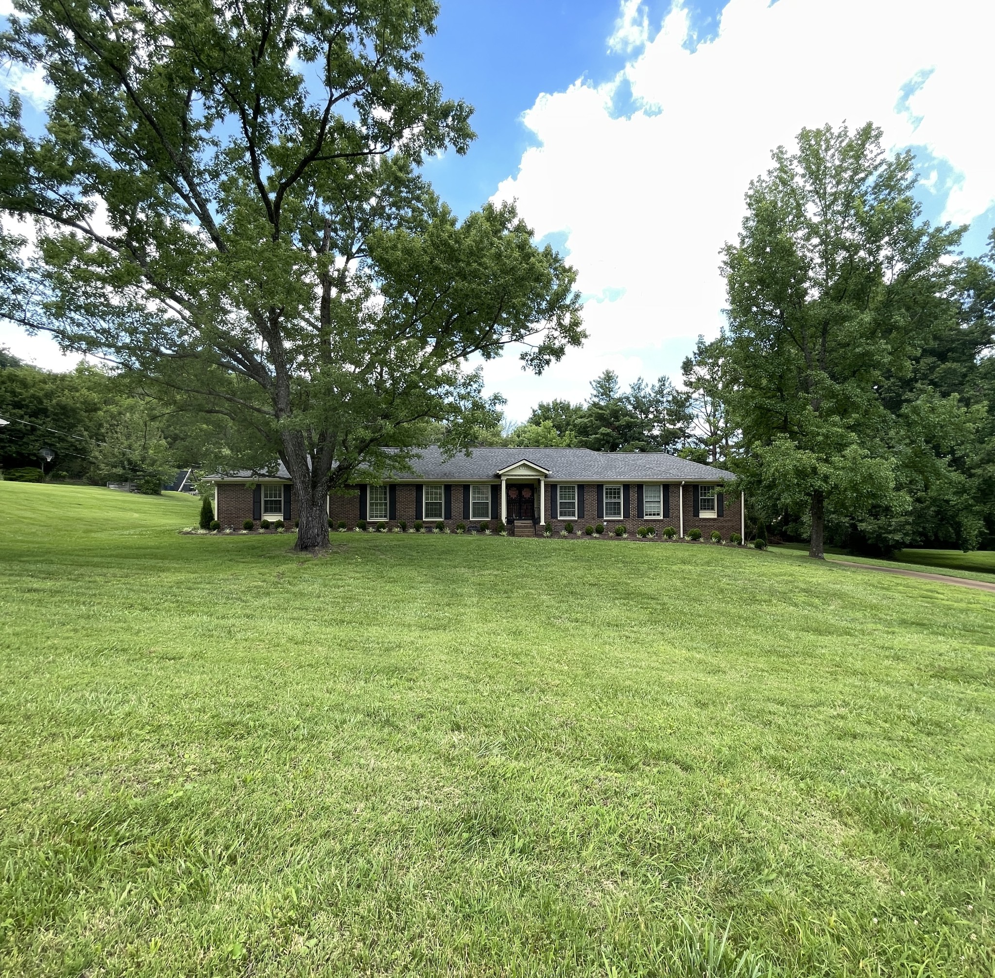 1004 Highland Road Brentwood, TN 37027 - Photo 2 of 25