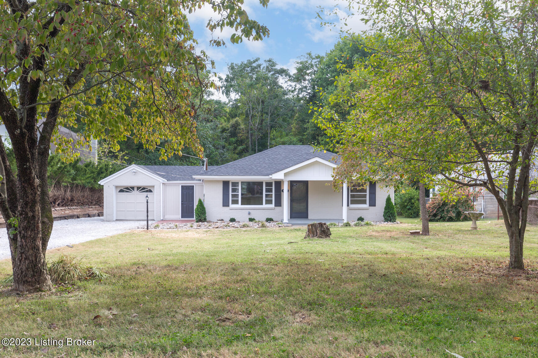 4704 Valley Station Road Louisville, KY 40272 - Photo 5 of 55 4704 Valley Station Rd-4