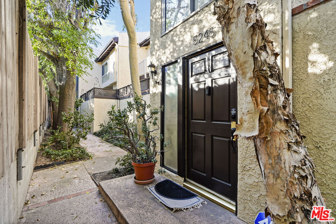 5245 Coldwater Canyon Avenue, Unit C Sherman Oaks, CA 91401 - Photo 4 of 55 a view of a entrance of the house