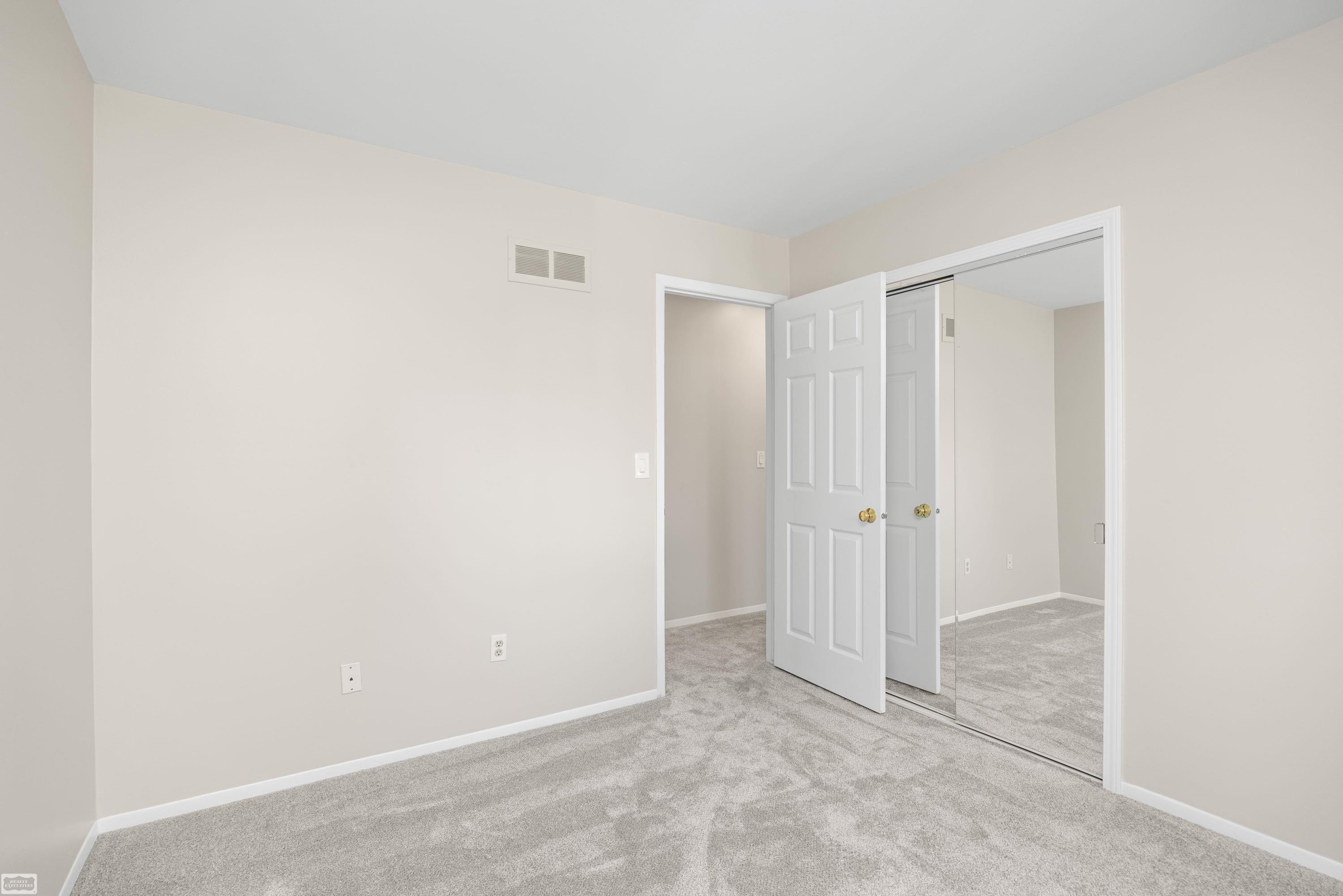 14235 Martin Road Warren, MI 48088 - Photo 16 of 25 50159742-44087cd6-f9b7-43e9-ad9e-28a97901d7b8.JPG