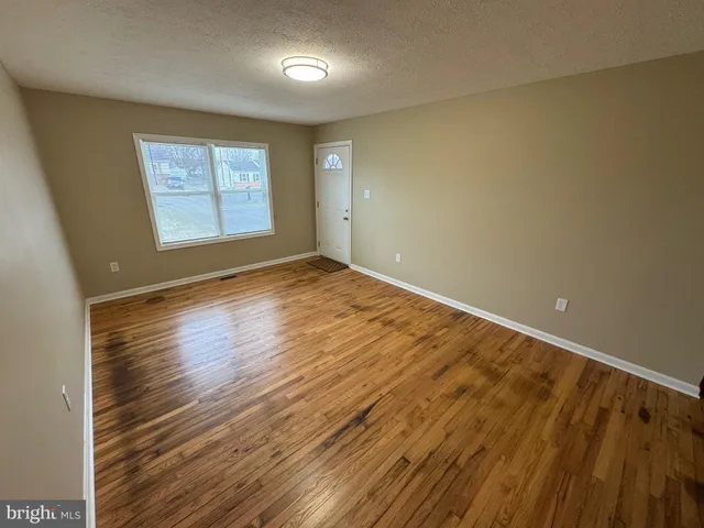 $2,100 | 125 Longstreet Avenue, Winchester, VA 22603