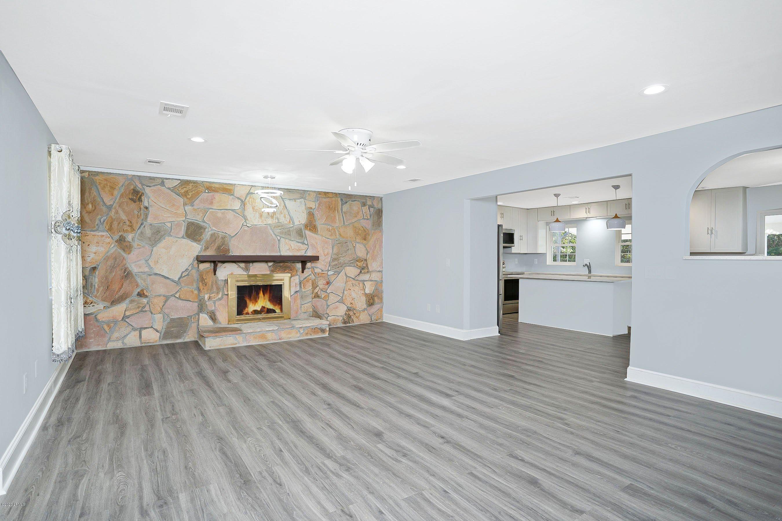 508 Sams Point Road Beaufort, SC 29907 - Photo 5 of 36 Living 1
