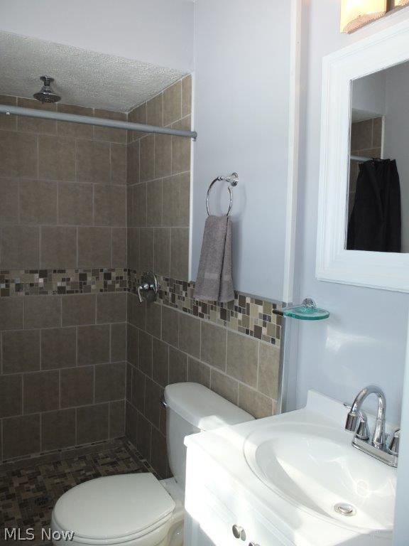 3262 Boyne Road Barberton, OH 44203 - Photo 8 of 20 Remodeled master bath with tile shower.