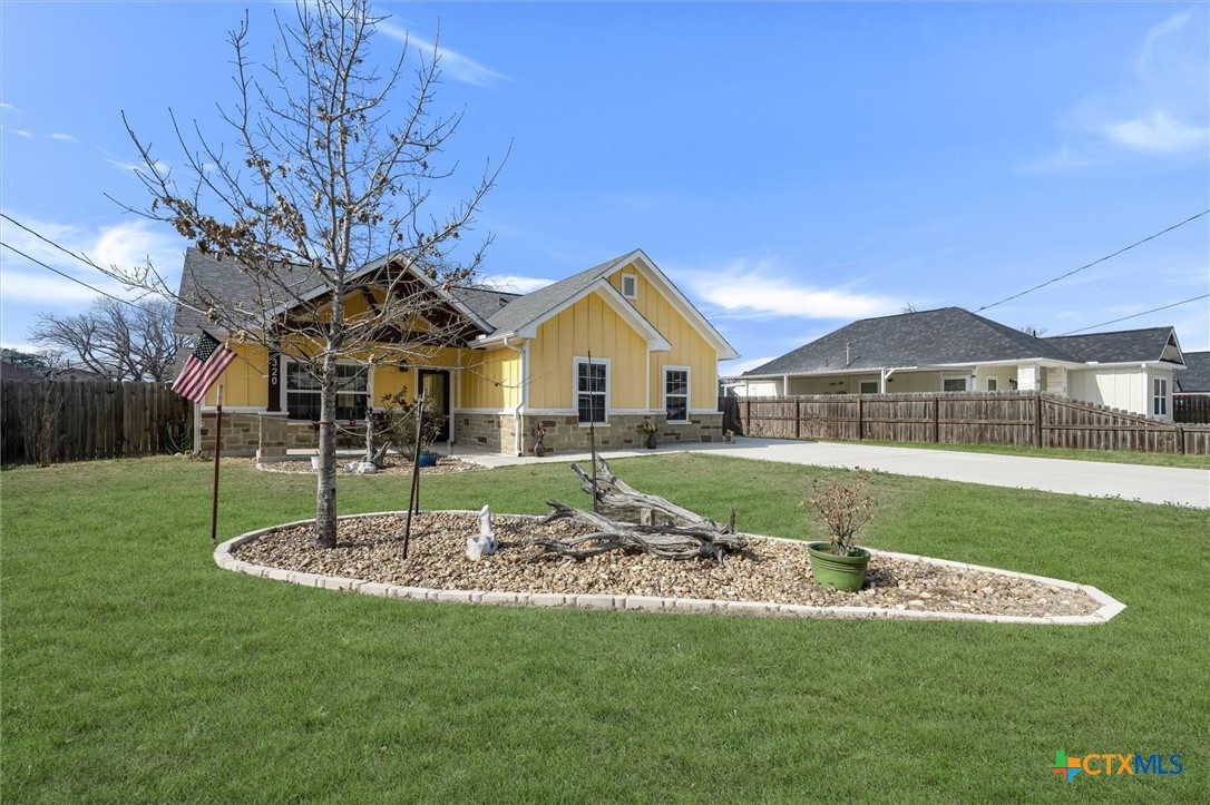 320 Holly Avenue Luling, TX 78648 - Photo 3 of 28