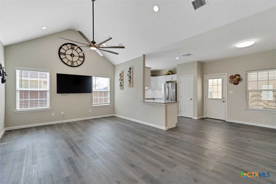 320 Holly Avenue Luling, TX 78648 - Photo 4 of 28