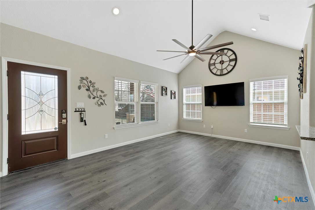 320 Holly Avenue Luling, TX 78648 - Photo 5 of 28
