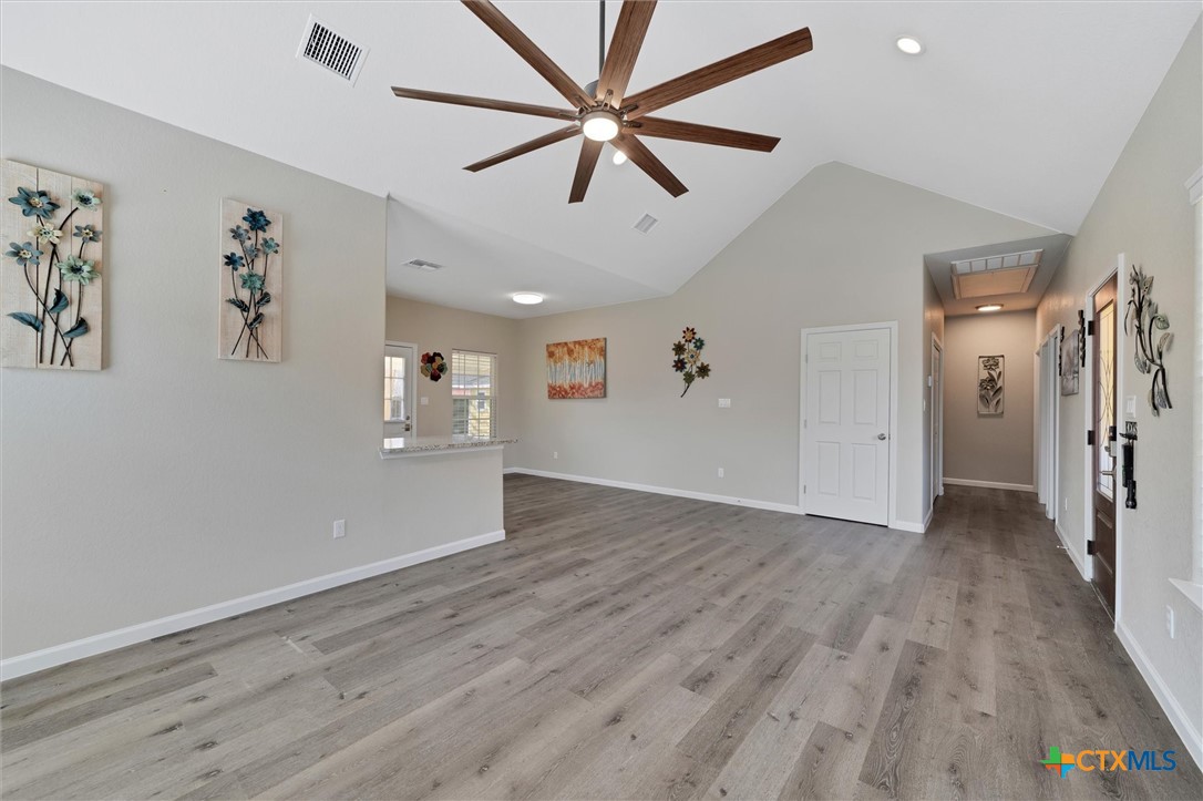 320 Holly Avenue Luling, TX 78648 - Photo 6 of 28