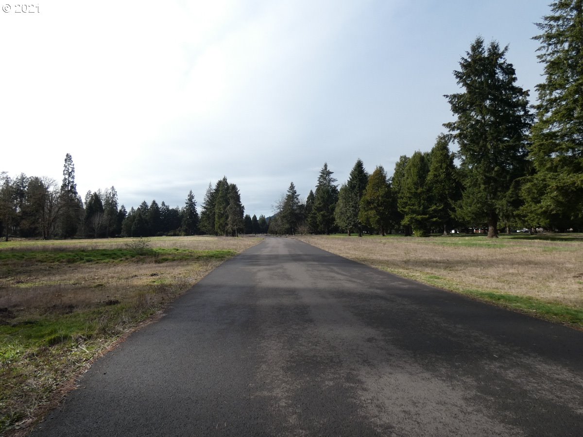 Omlid Drive, Unit 8 Springfield, OR 97478 - Photo 9 of 15 Gallery Image 9