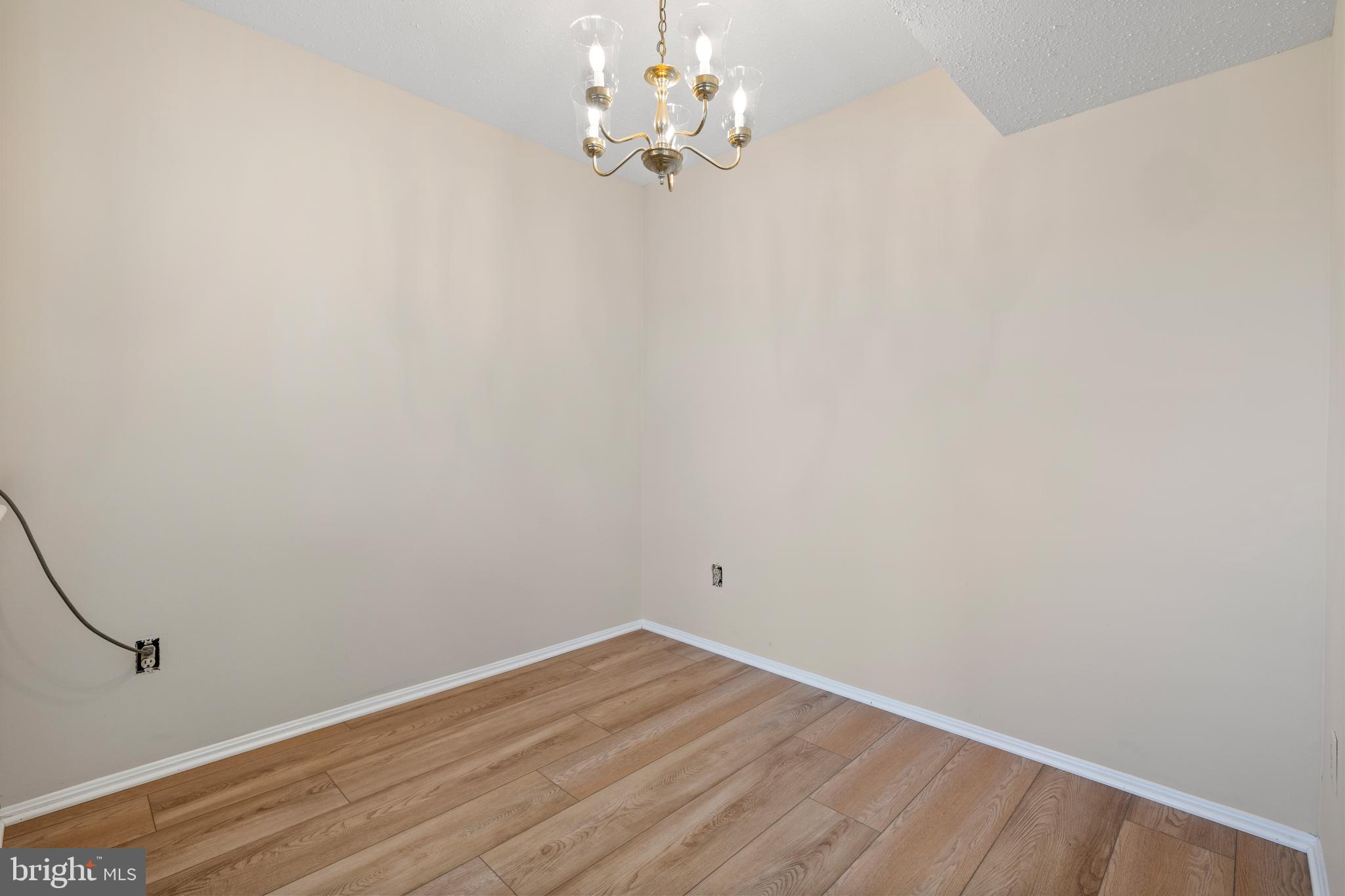 107 Fort Evans Road Southeast, Unit F Leesburg, VA 20175 - Photo 21 of 30 Dining area in kitchen
