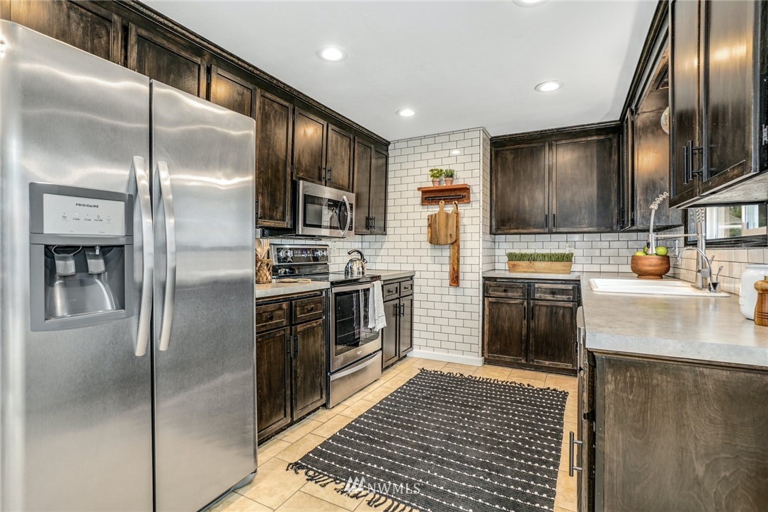 13618 183rd Avenue Southeast Renton, WA 98059 - Photo 11 of 39 Gallery Image 11