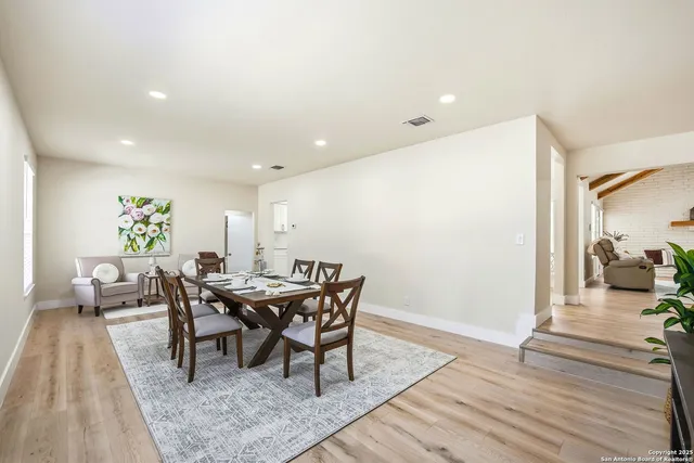 $819,999 | 210 Sheffield Place, Castle Hills, TX 78216