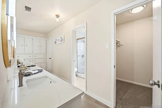 $819,999 | 210 Sheffield Place, Castle Hills, TX 78216