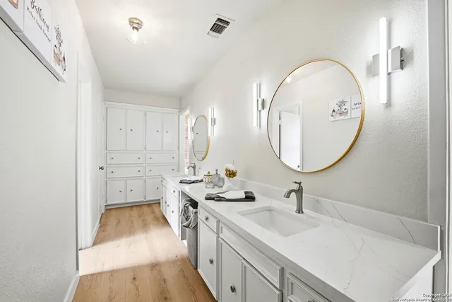 $819,999 | 210 Sheffield Place, Castle Hills, TX 78216