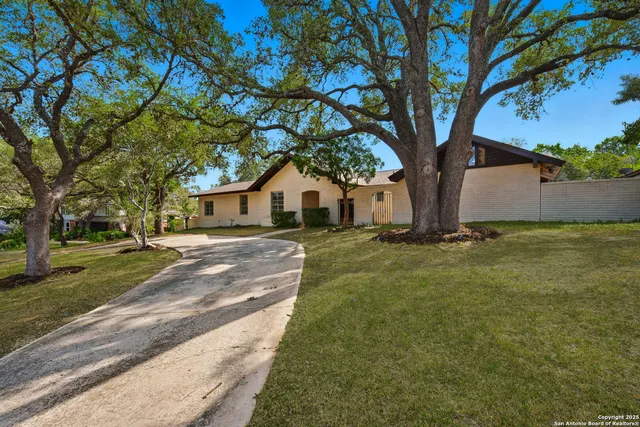 $819,999 | 210 Sheffield Place, Castle Hills, TX 78216