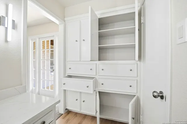 $819,999 | 210 Sheffield Place, Castle Hills, TX 78216