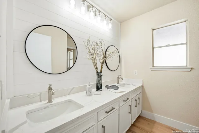 $819,999 | 210 Sheffield Place, Castle Hills, TX 78216