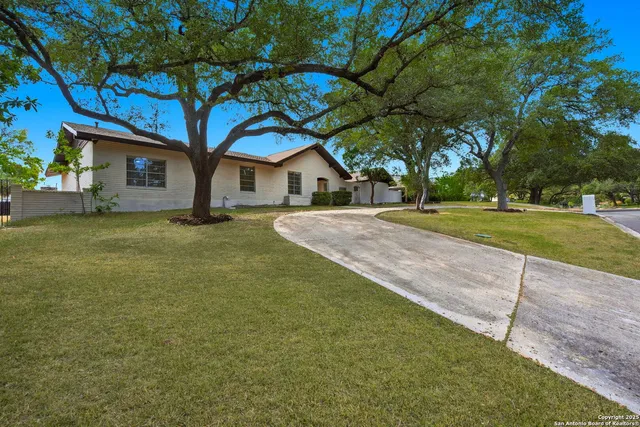 $819,999 | 210 Sheffield Place, Castle Hills, TX 78216