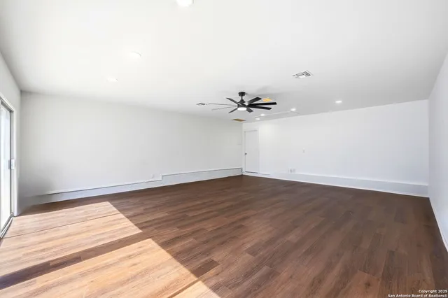 $819,999 | 210 Sheffield Place, Castle Hills, TX 78216