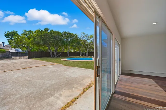 $819,999 | 210 Sheffield Place, Castle Hills, TX 78216