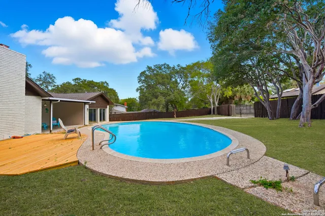 $819,999 | 210 Sheffield Place, Castle Hills, TX 78216