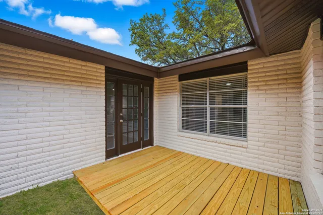 $819,999 | 210 Sheffield Place, Castle Hills, TX 78216