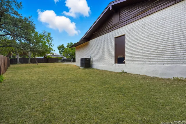 $819,999 | 210 Sheffield Place, Castle Hills, TX 78216