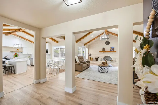 $819,999 | 210 Sheffield Place, Castle Hills, TX 78216