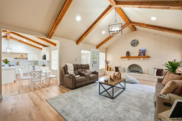 $819,999 | 210 Sheffield Place, Castle Hills, TX 78216