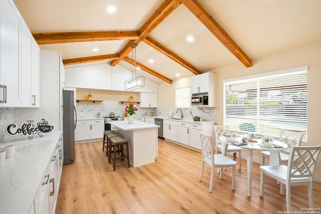 $819,999 | 210 Sheffield Place, Castle Hills, TX 78216