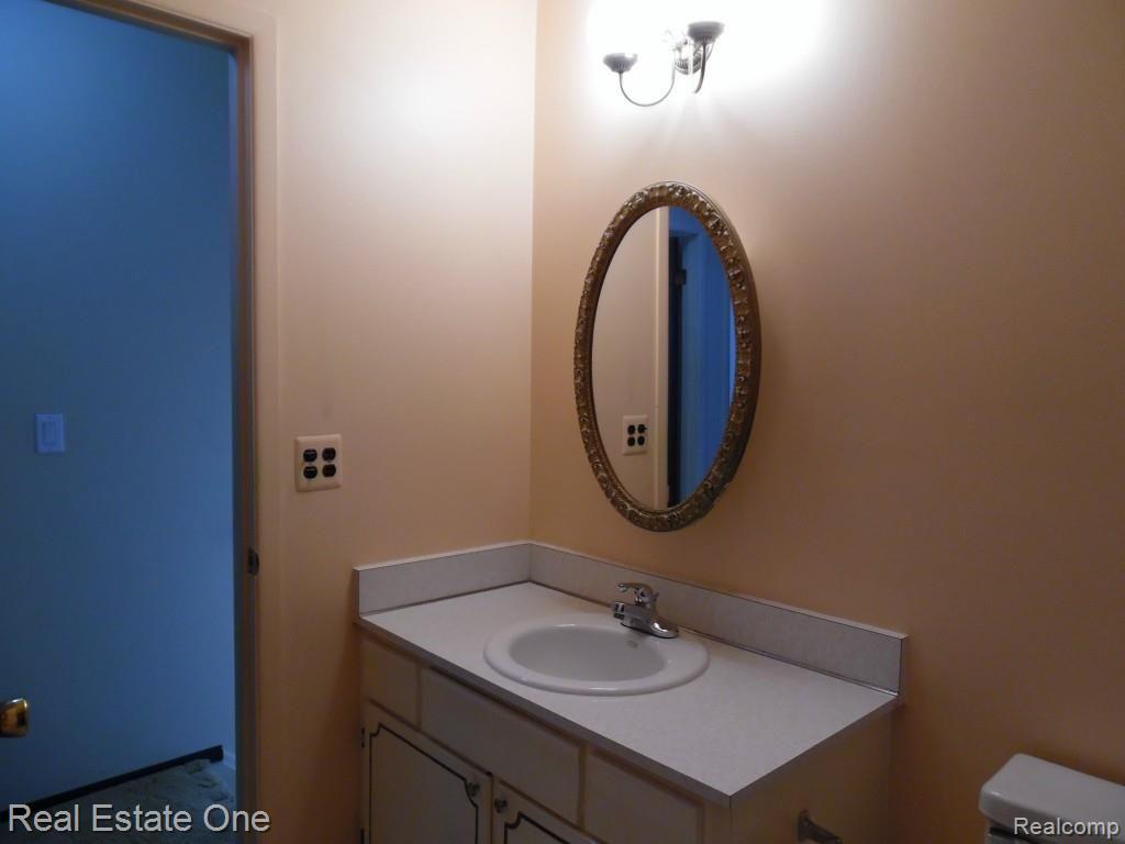 42051 Ridge Road West Novi, MI 48375 - Photo 23 of 29