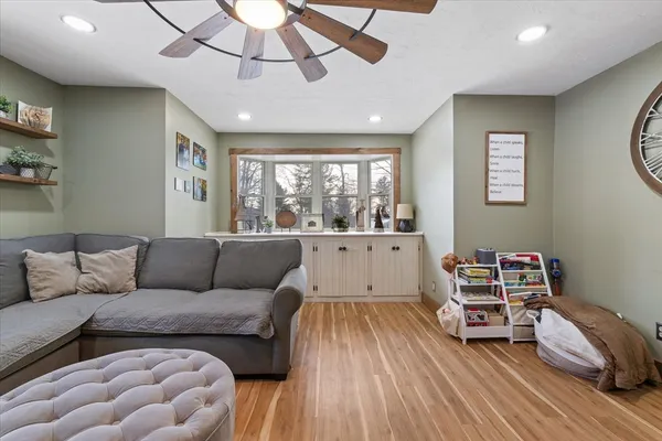 $579,900 | 127 North Main Street, West Boylston, MA 01583