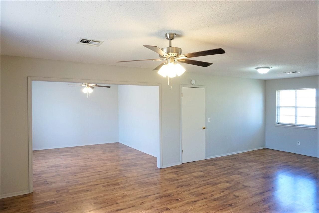 1912 Ridgecrest Perry, OK 73077 - Photo 8 of 26 Gallery Image 8