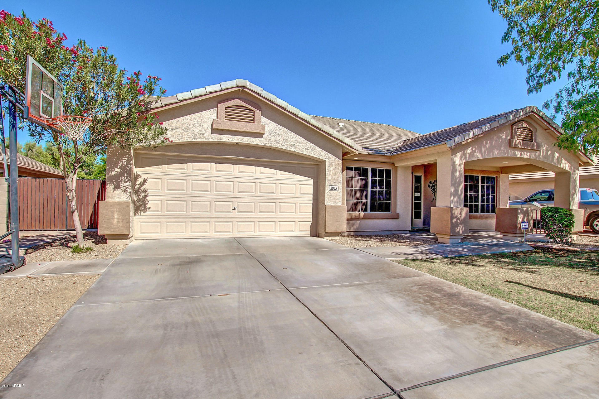 2052 East Smoke Tree Road Gilbert, AZ 85296 - Photo 3 of 32 Smoke Tree (3)