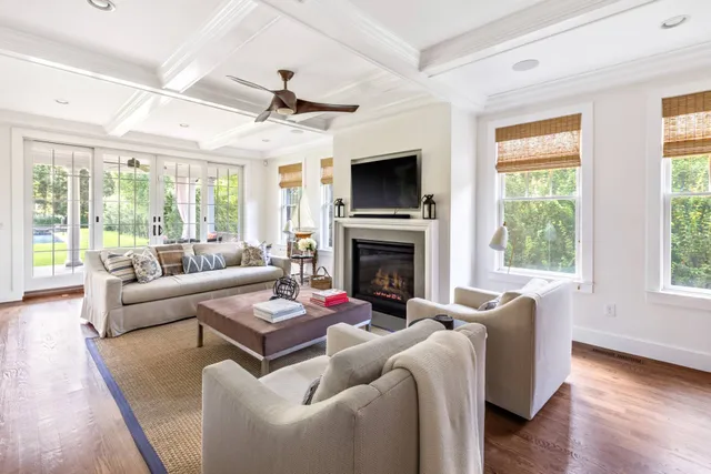 $160,000 | 110 Pelletreau Street, Southampton, NY 11968