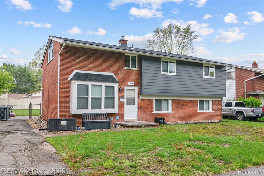 29650 Curtis Road Livonia, MI 48152 - Photo 3 of 26 Gallery Image 3