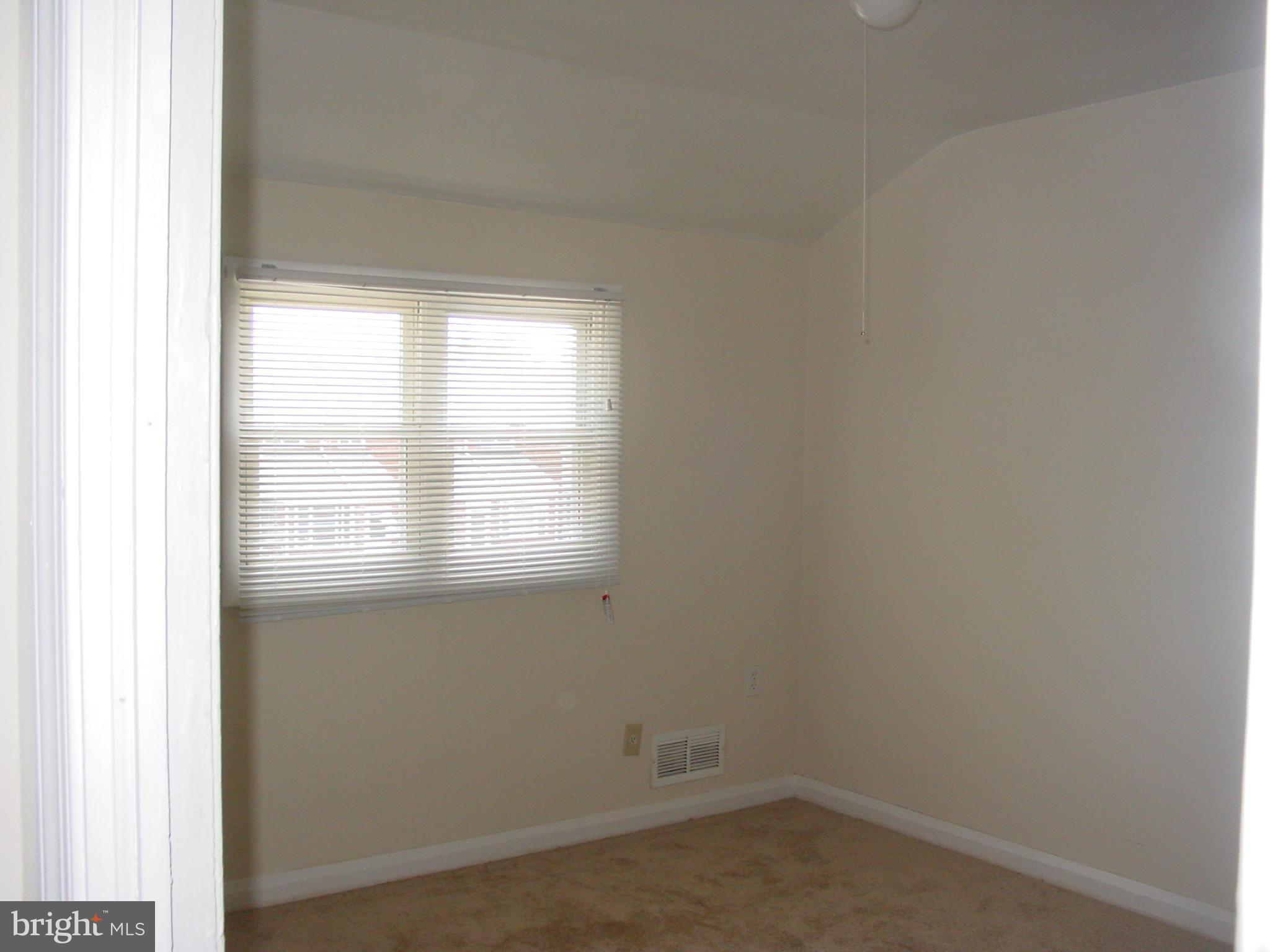2725 Moorgate Road Dundalk, MD 21222 - Photo 10 of 24 Bath (Master)