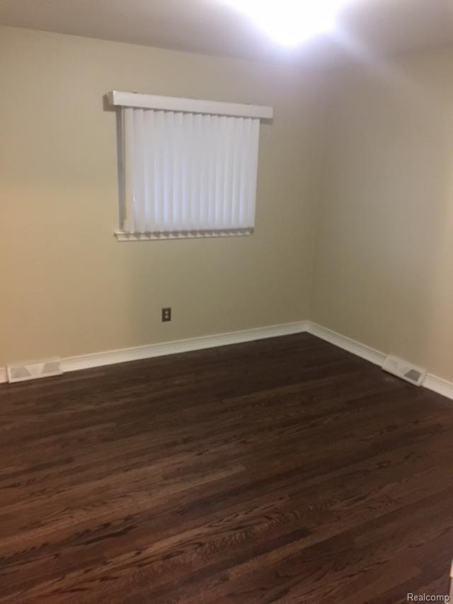 11069 Racine Road Warren, MI 48093 - Photo 9 of 19 rac8.jpg