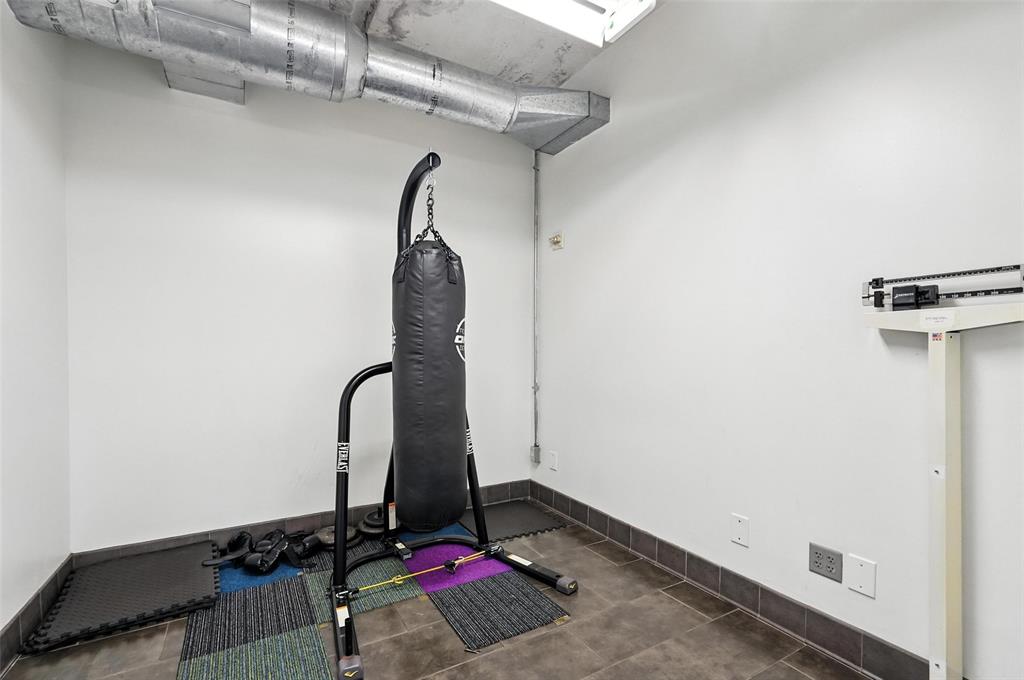 1122 Jackson Street, Unit 719 Dallas, TX 75202 - Photo 18 of 24 a room with a mirror and gym equipment