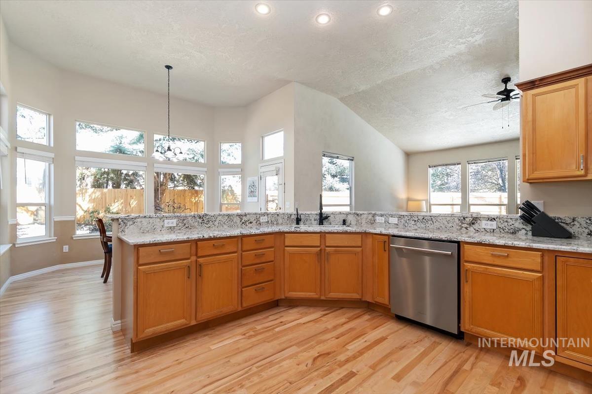 2495 East Ashbrook Court Eagle, ID 83616 - Photo 12 of 42