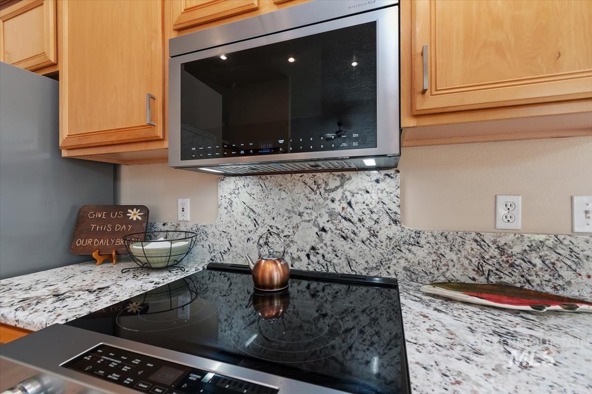 2495 East Ashbrook Court Eagle, ID 83616 - Photo 15 of 42