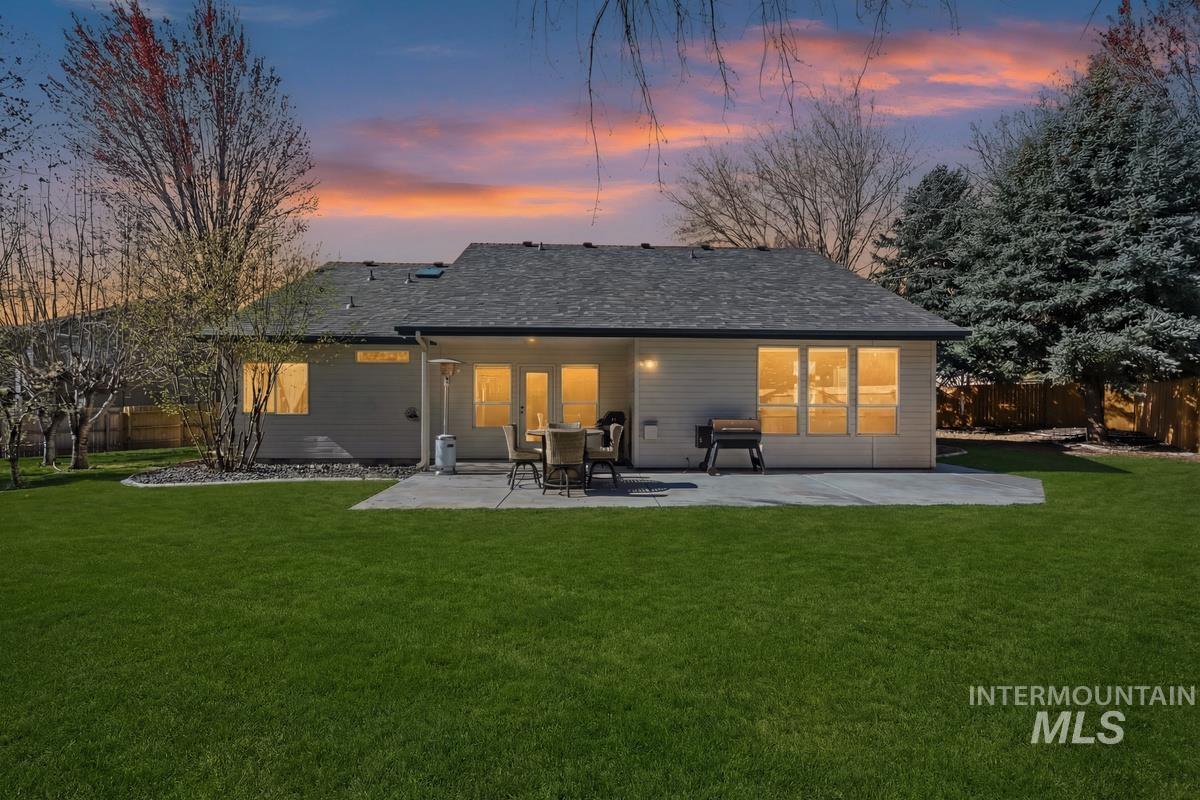 2495 East Ashbrook Court Eagle, ID 83616 - Photo 2 of 42