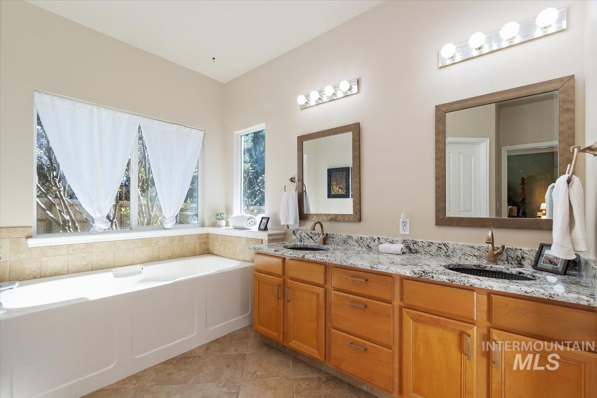 2495 East Ashbrook Court Eagle, ID 83616 - Photo 23 of 42