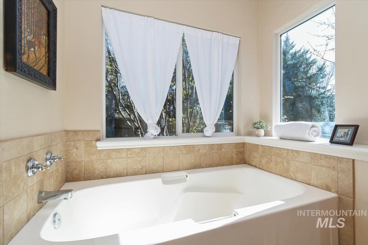 2495 East Ashbrook Court Eagle, ID 83616 - Photo 24 of 42