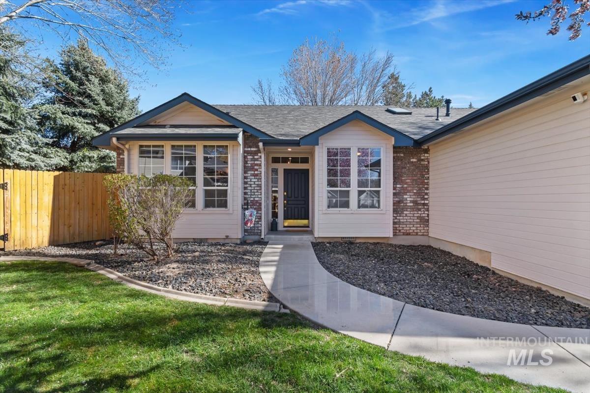 2495 East Ashbrook Court Eagle, ID 83616 - Photo 3 of 42