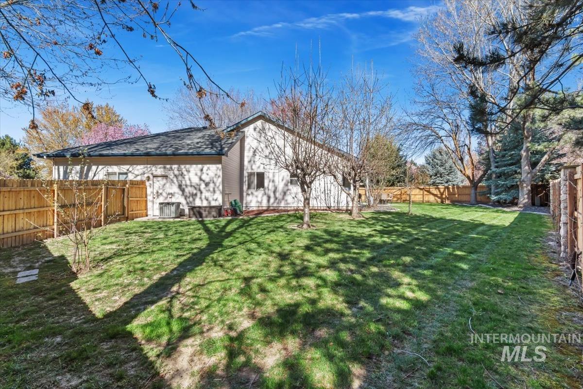 2495 East Ashbrook Court Eagle, ID 83616 - Photo 33 of 42