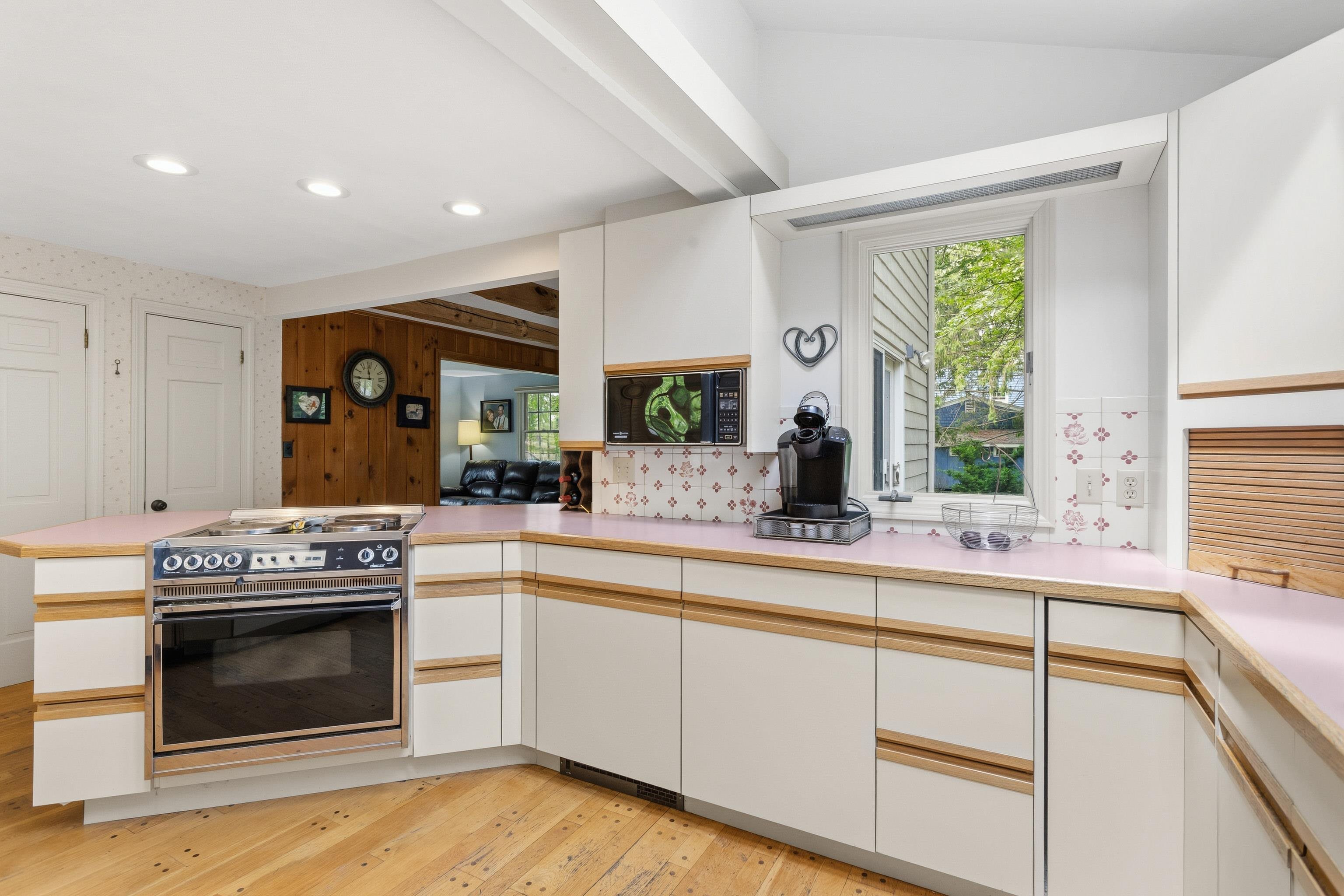 13 Williams Circle Stratham, NH 03885 - Photo 6 of 52