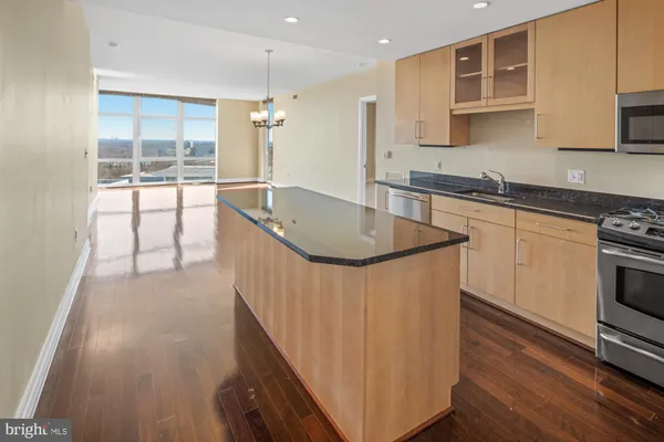 $775,000 | 8220 Crestwood Heights Drive, Unit 1215, McLean, VA 22102