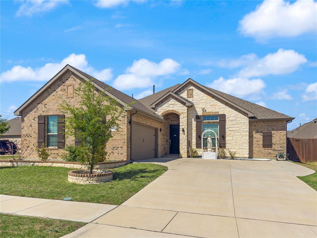 3722 Autumncrest Street Grand Prairie, TX 76065 - Photo 2 of 39