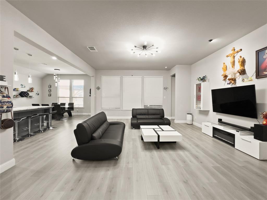 3722 Autumncrest Street Grand Prairie, TX 76065 - Photo 8 of 39